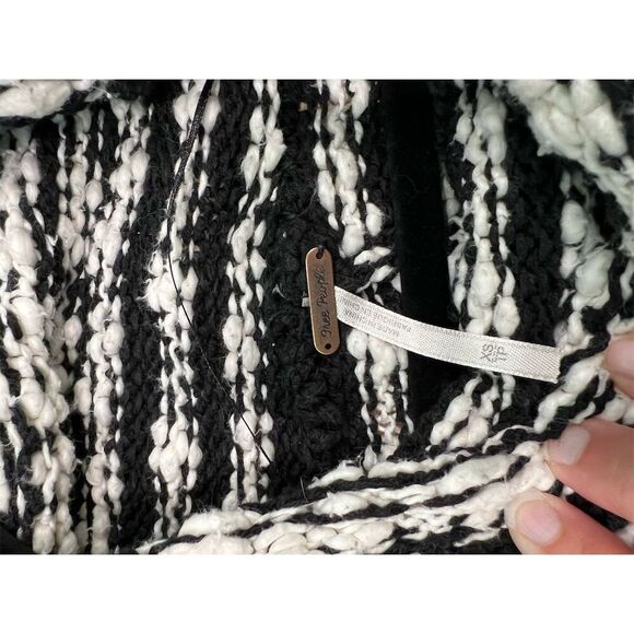 Free People Women's Black Geometric Cape Sweater One Size - Picture 3 of 7